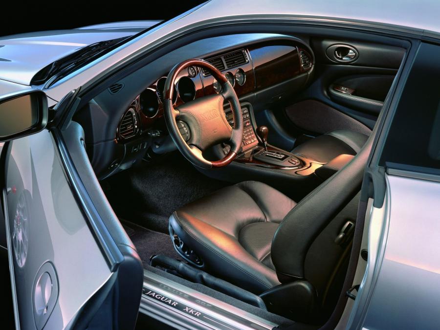  Jaguar XKR Coupe 1998 года  (фото 16 из 19)